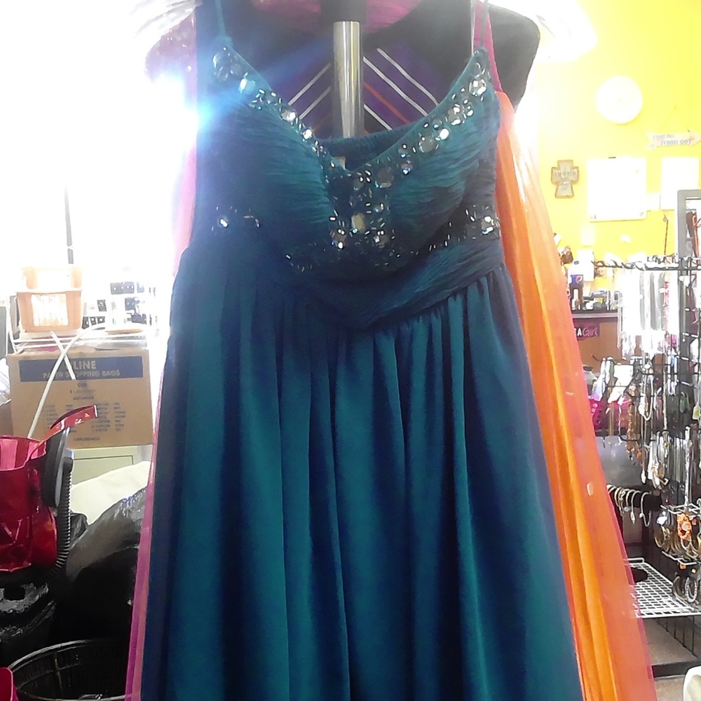 *** STUNNING GOWN ***